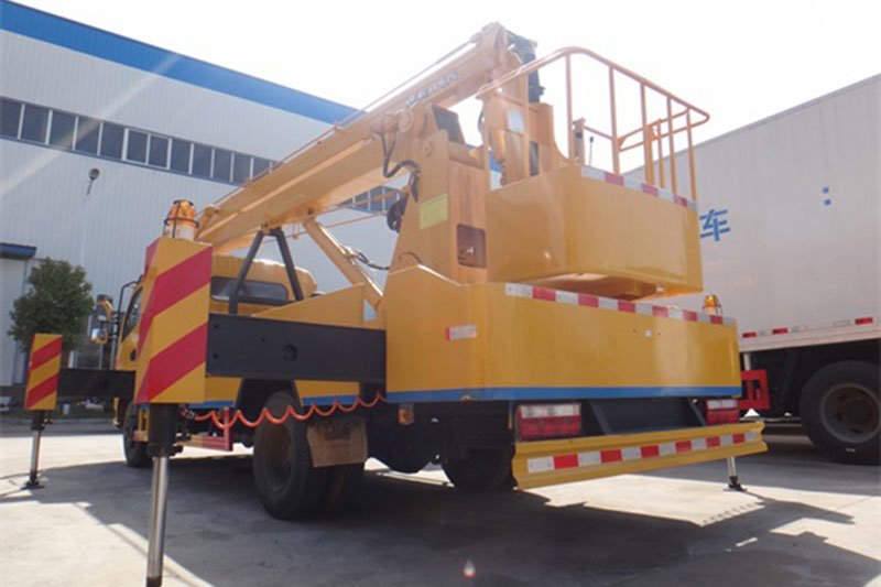 東風(fēng)多利卡18米高空作業(yè)車CLW5080JGKE5