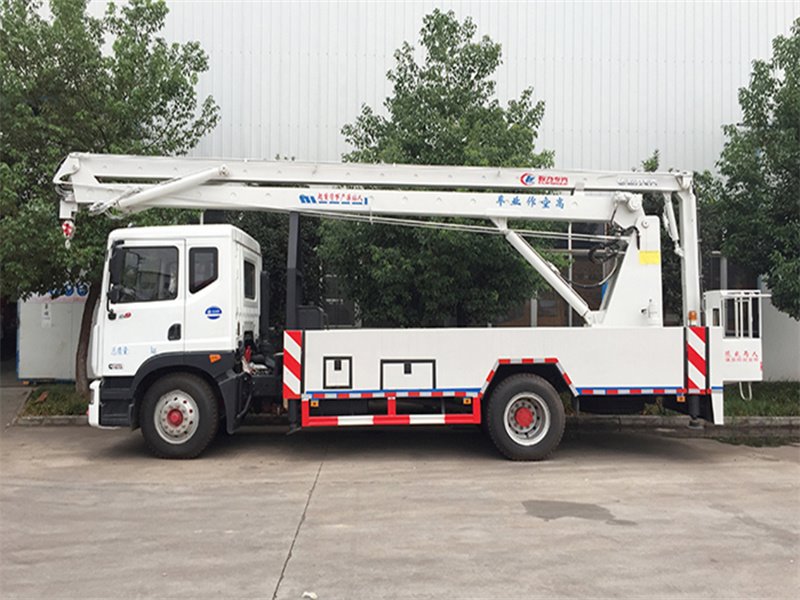 道路路燈檢修安裝指定的高處作業(yè)服務(wù)平臺(tái)車