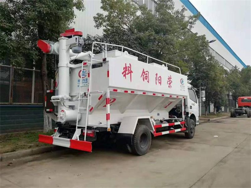 散裝飼料車發(fā)動機(jī)養(yǎng)護(hù)小技巧