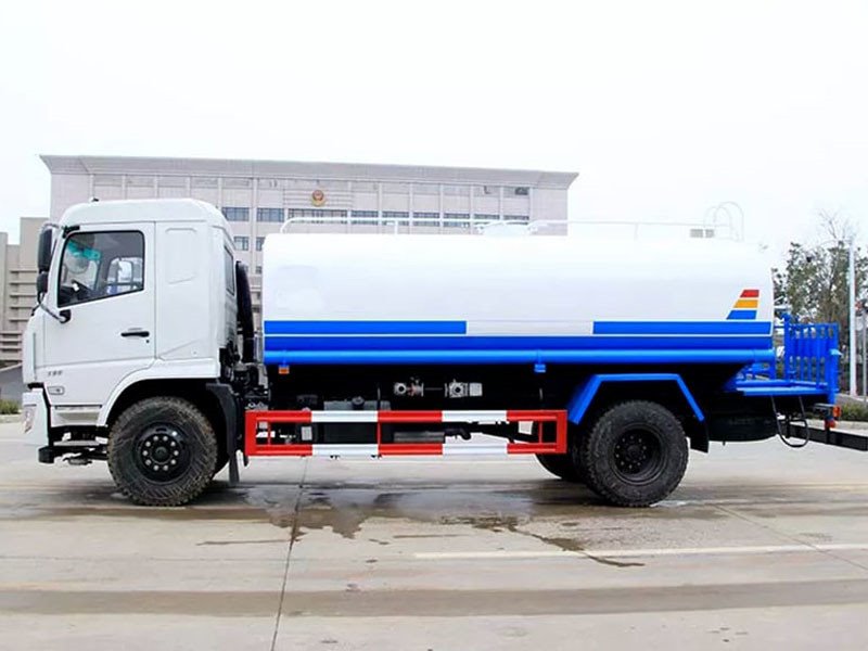 東風(fēng)專底D3灑水車廠家