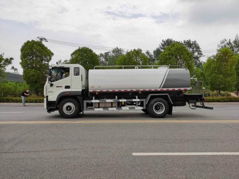 15噸福田灑水車程力廠家報價