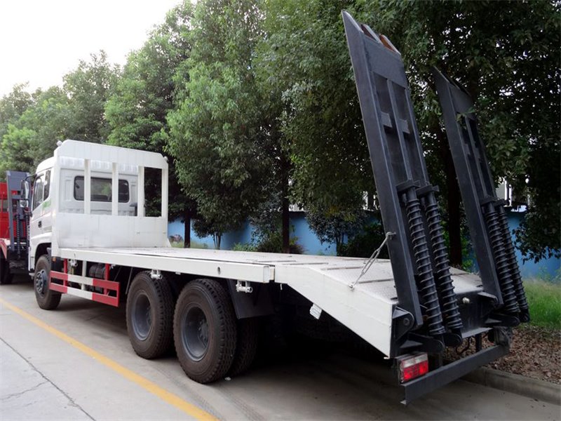 東風(fēng)特商后八輪平板運(yùn)輸車出售