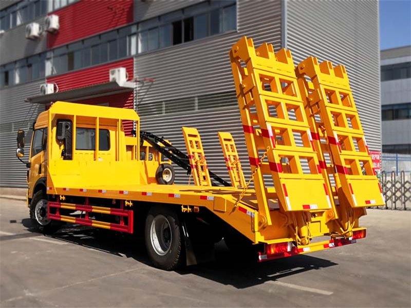 國(guó)六解放龍v挖機(jī)平板拖車的驚爆價(jià)錢
