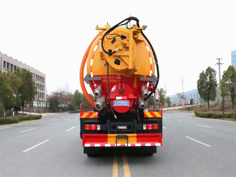清洗吸污車保養(yǎng)技巧