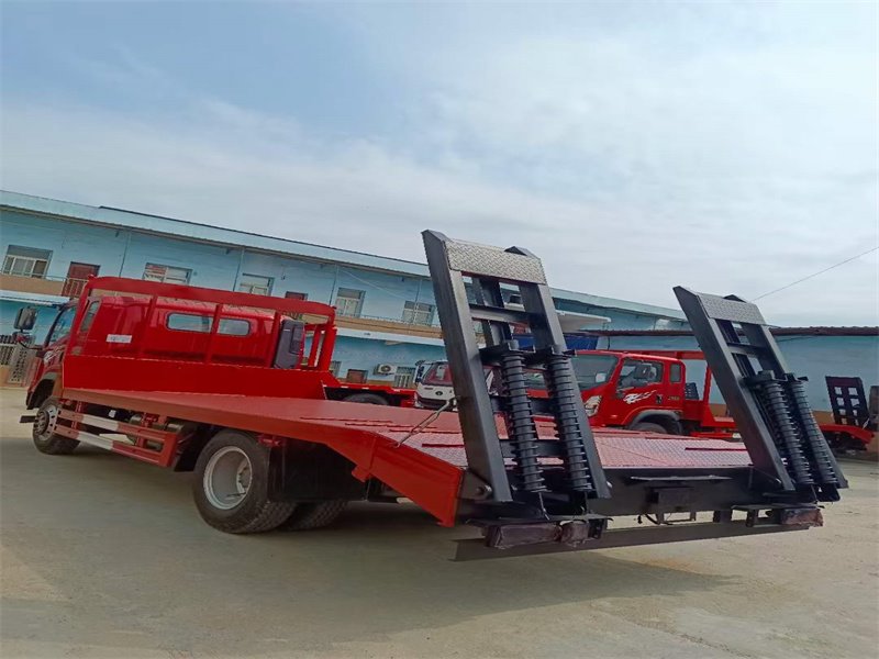 重汽王牌平板運輸車裝備