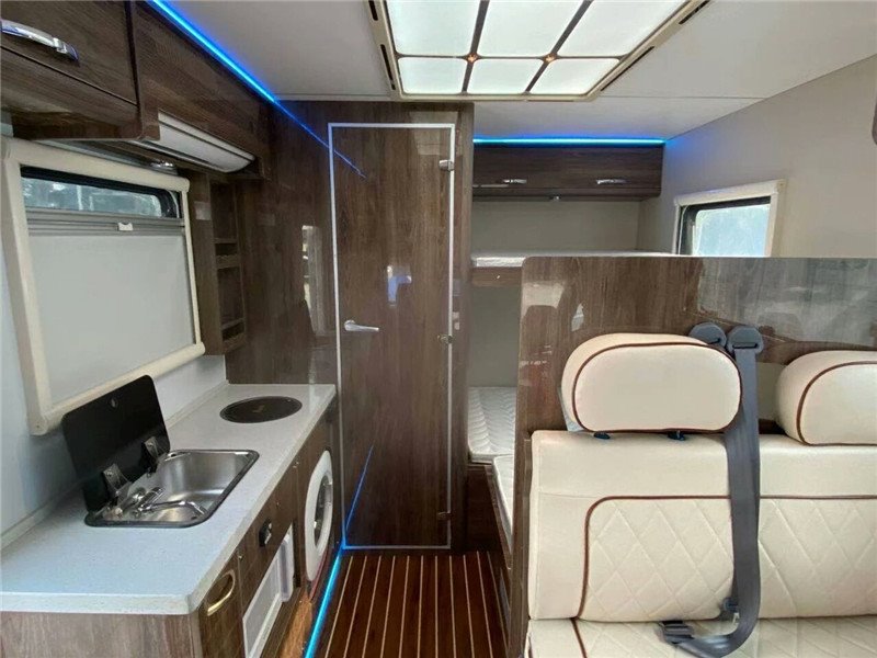 大通V90大額頭C型房車現(xiàn)車出售