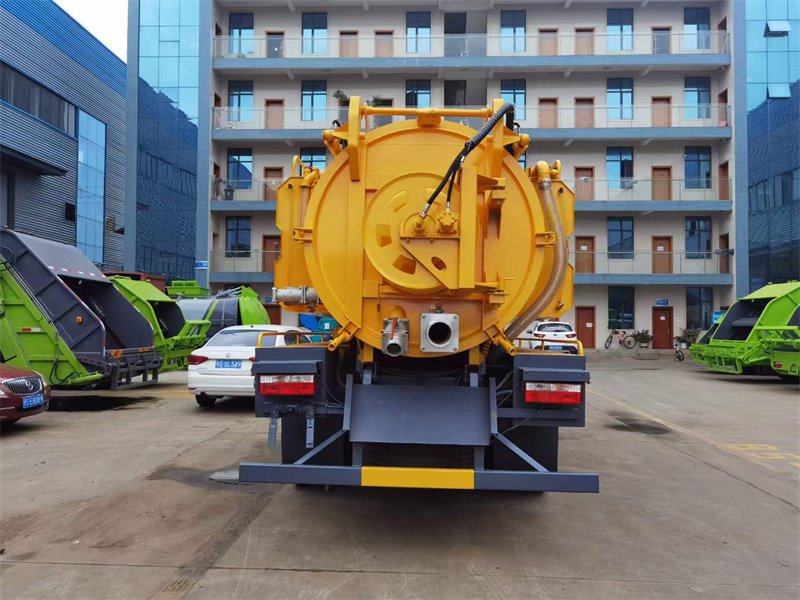 東風(fēng)多利卡清洗吸污車現(xiàn)車