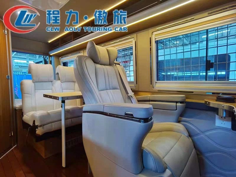 房車(chē)依維柯2046四驅(qū)越野價(jià)格咨詢(xún)