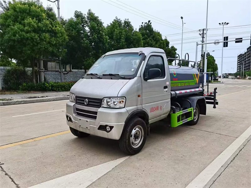 綠化噴灑車東風(fēng)小霸王汽油機(jī)新車推薦