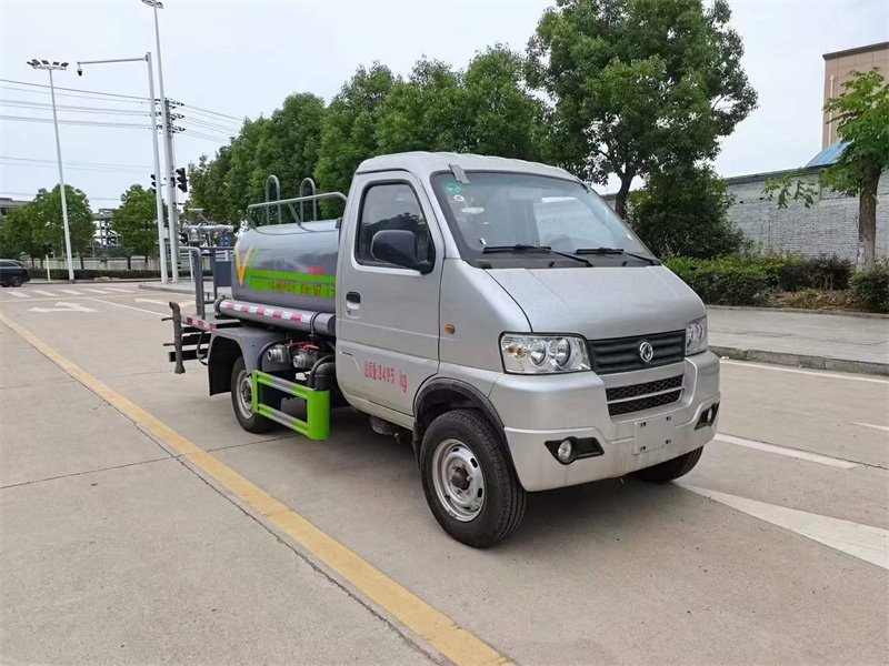 綠化噴灑車東風(fēng)小霸王汽油機(jī)新車推薦