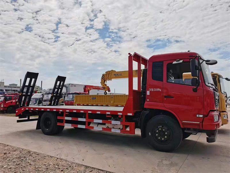 東風天錦單橋平板車軸距5100