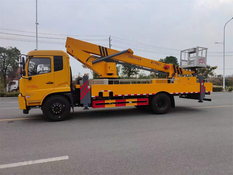 32米高空作業(yè)車210馬力