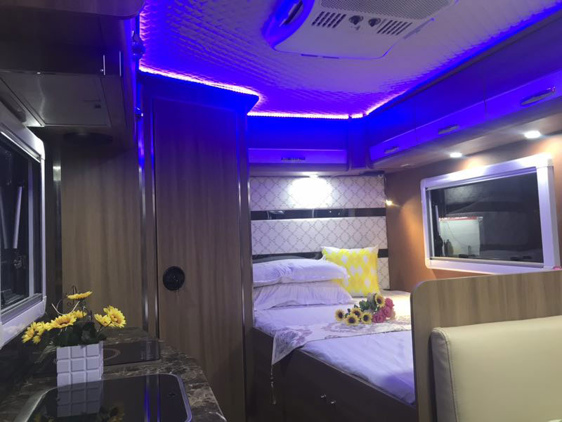 大通C型自動(dòng)擋房車