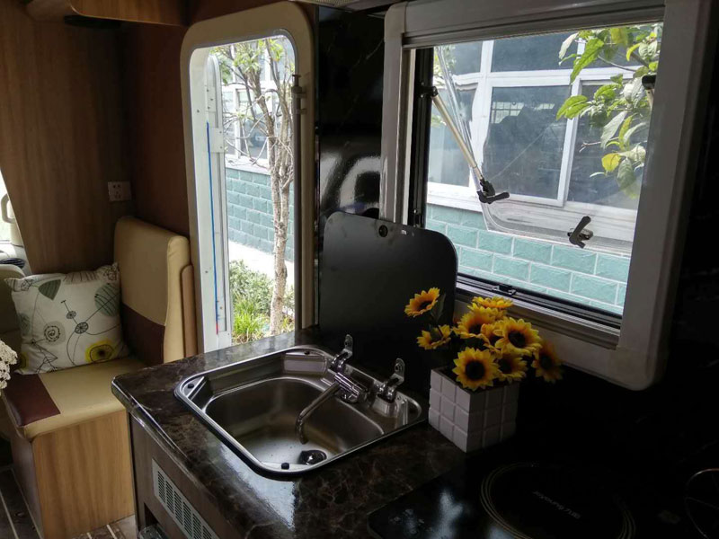 大通C型自動(dòng)擋房車