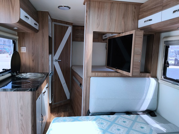 江鈴福特全順C型房車