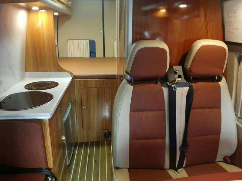 福特新世代B型房車