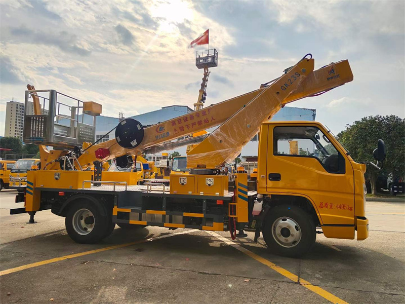 江鈴藍(lán)牌21米23米高空作業(yè)車(chē)客戶(hù)試車(chē)中