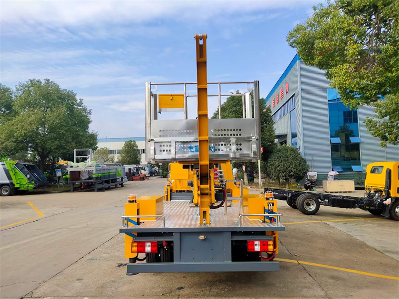 江鈴藍(lán)牌21米23米高空作業(yè)車(chē)客戶(hù)試車(chē)中