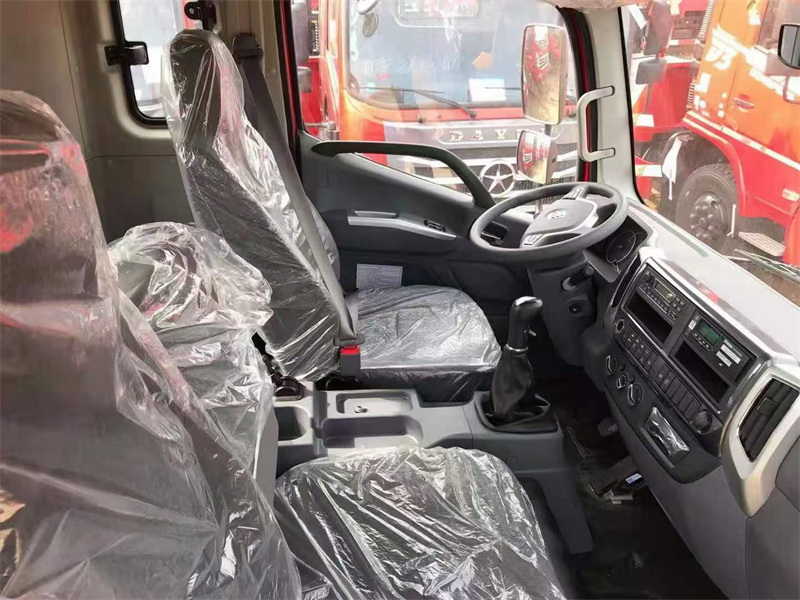福田瑞沃4200mm軸距平板拖車可上北京牌