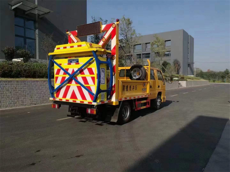 公路防撞緩沖車江鈴藍牌價格