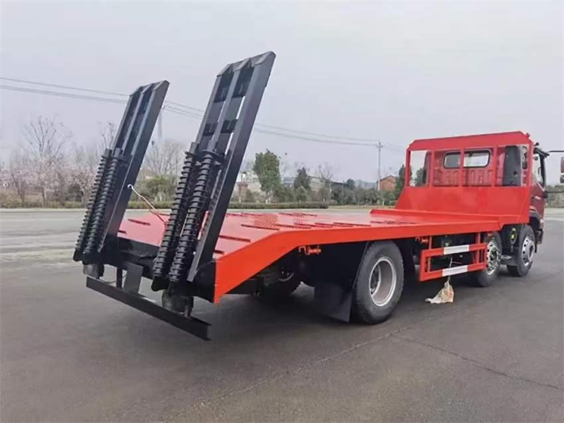 福田國六三軸平板運(yùn)輸車可上北京牌