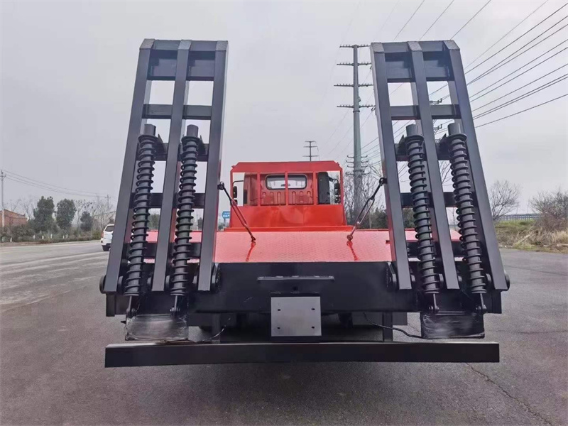 福田國六三軸平板運(yùn)輸車可上北京牌