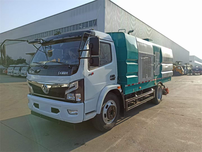 吸塵車東風(fēng)后滾掃現(xiàn)車有售