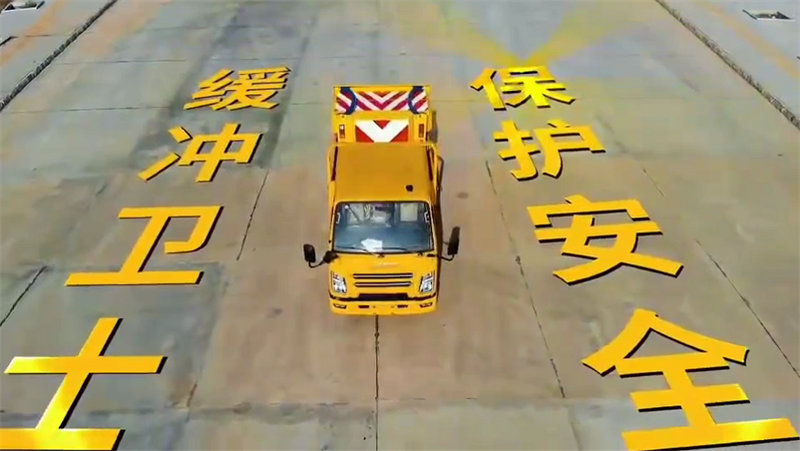 江鈴藍(lán)牌防撞緩沖車工廠直售