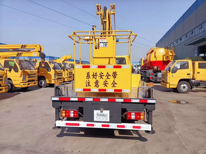 13米江鈴雙排藍牌高空作業(yè)車