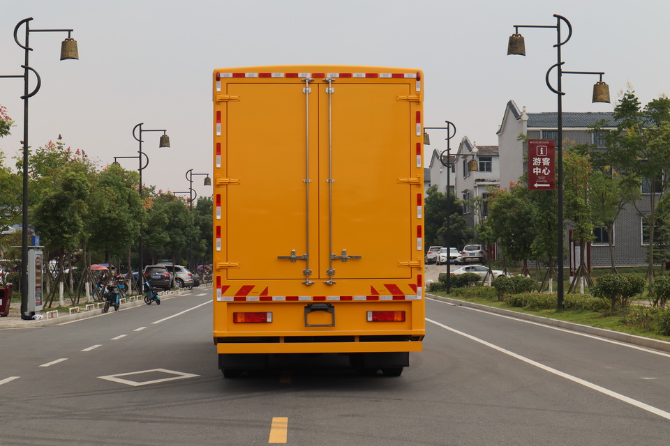 東風(fēng)前四后八移動(dòng)電源車