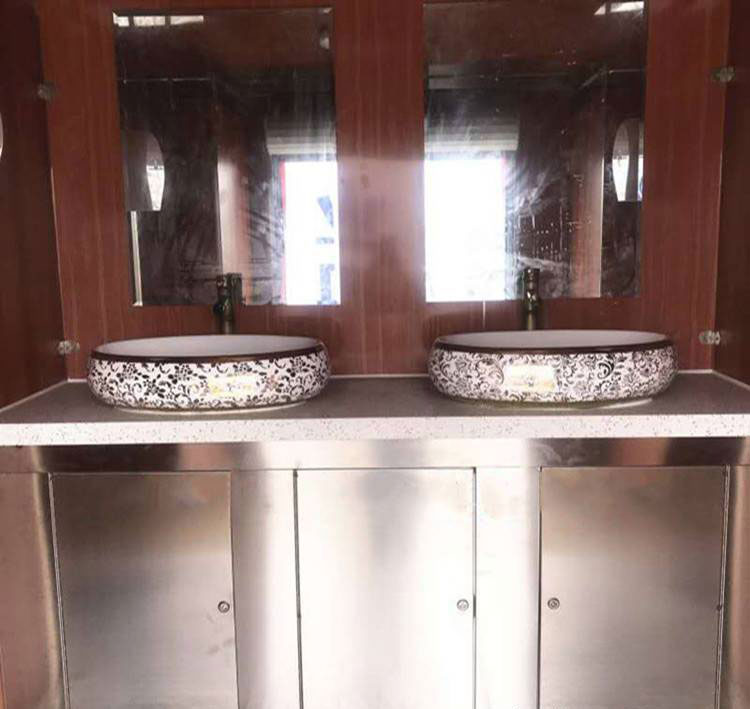 廠家定制景區(qū)大型工程車載廂式廁所衛(wèi)生間 