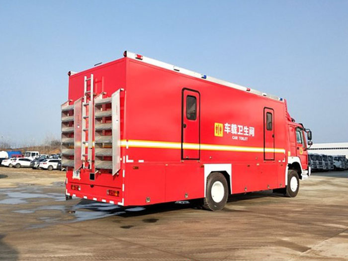 重汽豪沃單橋6人公廁車