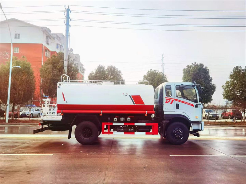 12方灑水車現(xiàn)車多少錢