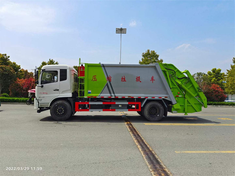東風(fēng)天錦壓縮式垃圾車