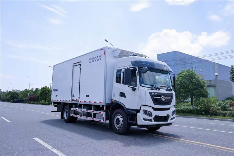 國(guó)六東風(fēng)天錦KR6.8米冷藏車(chē)