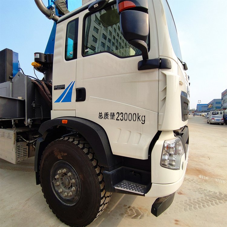 重汽豪沃混泥土水泥泵車(chē)