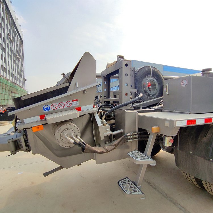 重汽豪沃混泥土水泥泵車(chē)