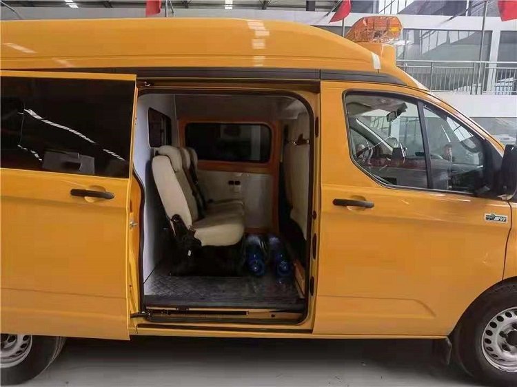 藍(lán)牌國六福特工程車 4-7座救險(xiǎn)電力工程車