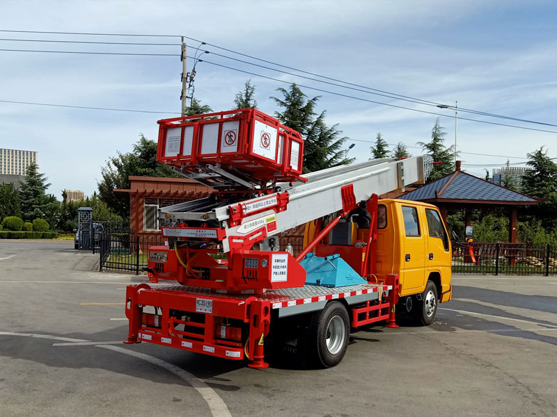 江鈴28米云梯高空作業(yè)車(chē)