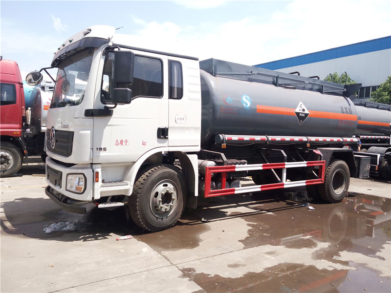 陜汽單橋化工液體運(yùn)輸車(chē)