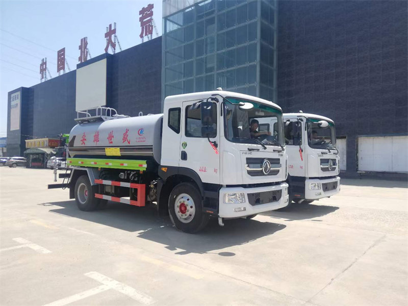 12方東風(fēng)D9灑水車(chē)