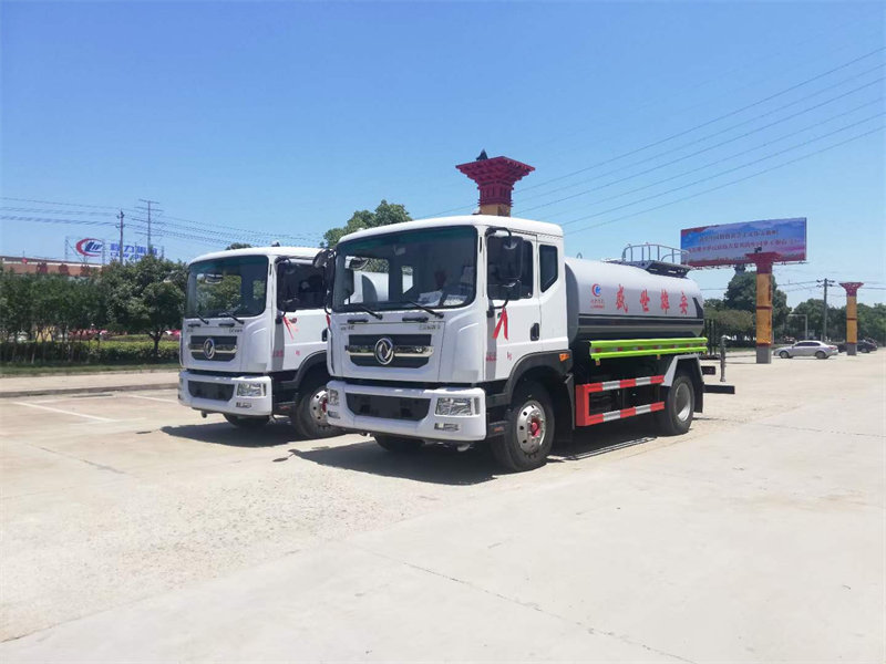 12方東風(fēng)D9灑水車(chē)