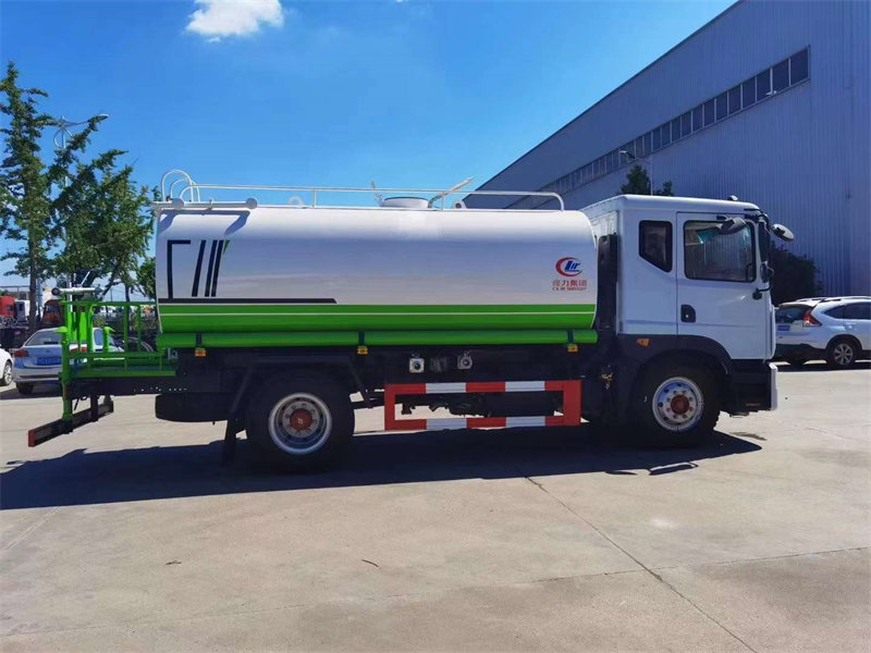 東風(fēng)9方灑水車(chē)質(zhì)優(yōu)價(jià)廉
