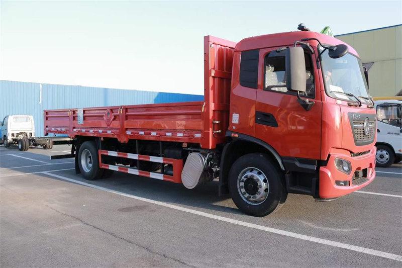 東風(fēng)天錦6.8米氣瓶運輸車