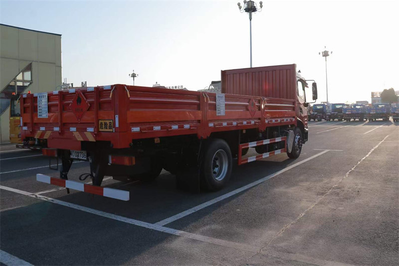 東風(fēng)天錦6.8米氣瓶運輸車