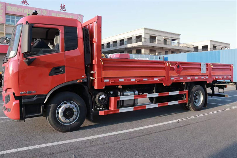 東風(fēng)天錦6.8米氣瓶運輸車