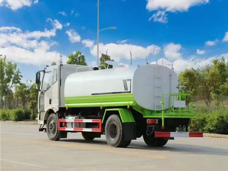 15方國(guó)六解放J6L灑水車