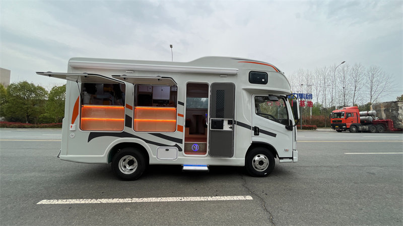 躍進H500冰淇淋房車傲旅雅舒特房車