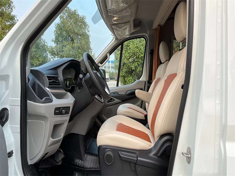 大通V90加長軸超高頂B型房車傲旅雅舒特房車
