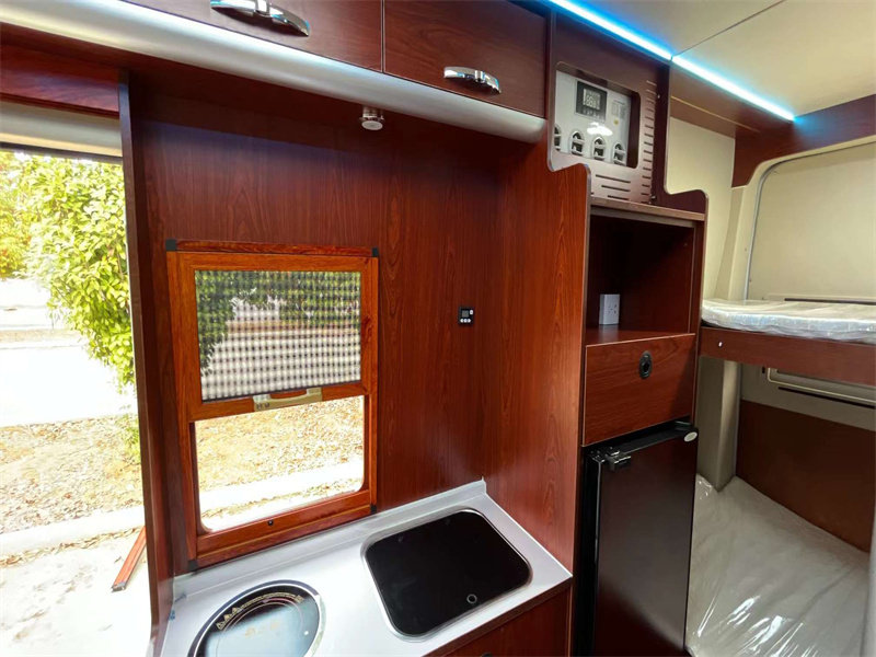 大通V90加長軸超高頂B型房車傲旅雅舒特房車
